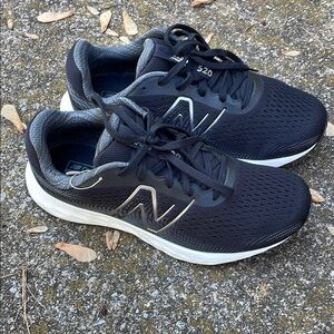 New Balance Men's Black Running Shoes men’s size 7.5 4E (XWIDE)